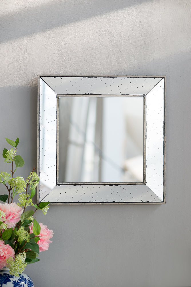 Leoglint 18" x 18" Distressed Silver Square Accent Mirror, Traditional Style Framed Wall Mirror for Living Room, Entryway, Office, Bedroom, Hallway