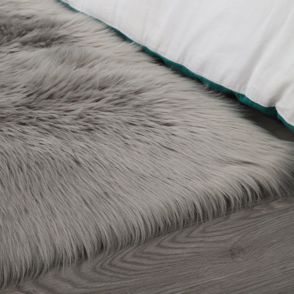 Leoglint "Cozy Collection" Ultra Soft Fluffy Faux Fur Sheepskin Area Rug